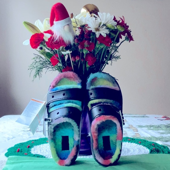 🌈 CROCS CLASSIC COZZZY SPRAY DYE SANDALS 🌈 NWT 🌈 - Picture 1 of 16